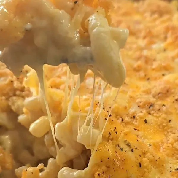 Smoked Gouda mac and cheese with a melty cheese pull